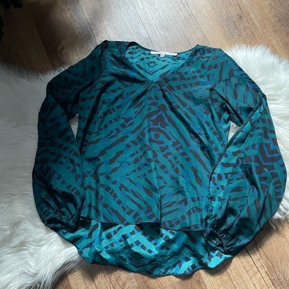 LOVERS + FRIENDS Daydream Evergreen Animal Print Cutout Sleeve Blouse - Picture 2 of 4